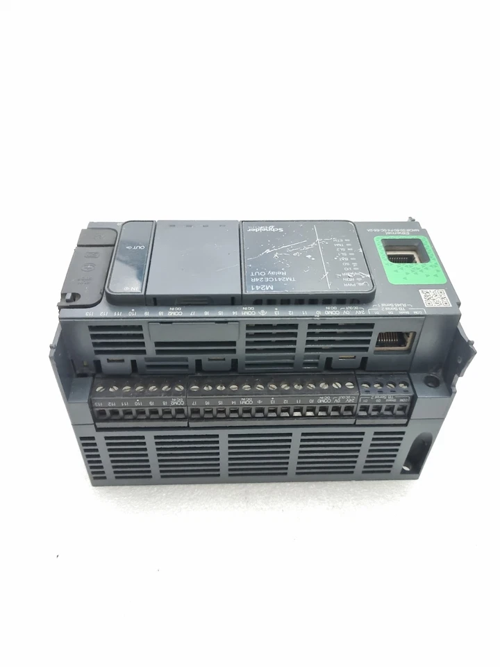 Schneider Electric Modicon M241 TM241CE24R Relay Out Module (Light Blink)